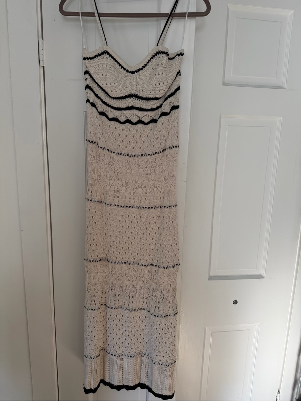 Olive & Oak Cream and Black Knit Midi Dress